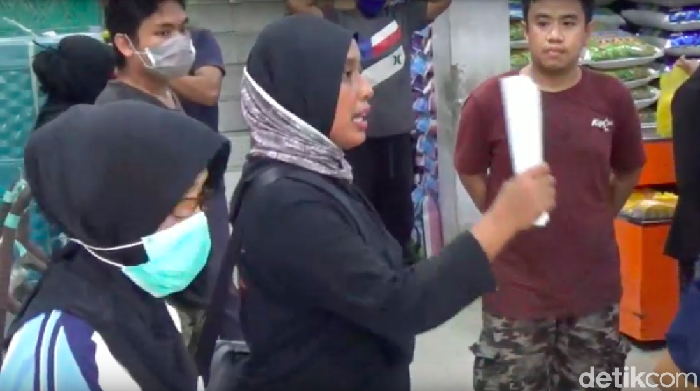 Camat Ujung Kota Parepare, Ulfah Lanto, marah-marah ke pengelola swalayan dan minimarket. Dia merasa pengelola usaha mengabaikan imbauan soal Corona.