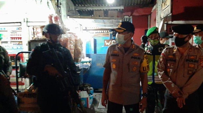 Kapolres Sumedang, AKBP Dwi Indra melaksanakan patroli skala besar di wilayah Sumedang