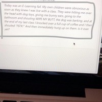 Virus corona membuat sekolah-sekolah merumahkan murid-muridnya. Guru pun jadi memberikan pelajaran pada mereka secara online. Nasib buruk dialami guru ini yang berbagi kisahnya bagaimana dramanya kehidupannya saat harus memberikan pelajaran secara online dengan anak-anaknya juga ada di rumah. Anak-anakku memukul kepalaku dengan mainan anjing, memberiku telinga kelinci, mereka ke kamar mandi dan berteriak bersihkan pantatku, dan anjingku terus menggonggong, tulisnya berbagi cerita. (Foto: Dok. Bored Panda)