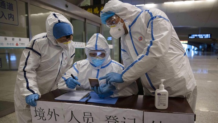 Kasus baru terkait virus Corona di Wuhan, China, alami penurunan. Hal itu membuat kawasan  itu kembali buka layanan kereta bawah tanah dan kereta jarak jauh.