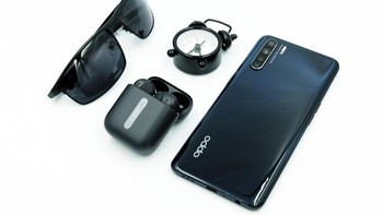 Hadir dengan warna Lightening Black & Unicorn White. Foto: Oppo Indonesia