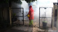 Kegiatan fogging itu dilakukan sebagai upaya pencegahan penyebaran penyakit demam berdarah dengue (DBD) yang disebabkan oleh gigitan nyamuk Aedes aegypti betina.