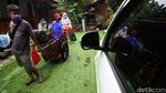 Disinfeksi Mandiri Warga Cipedak Srengseng Sawah untuk Halau Corona