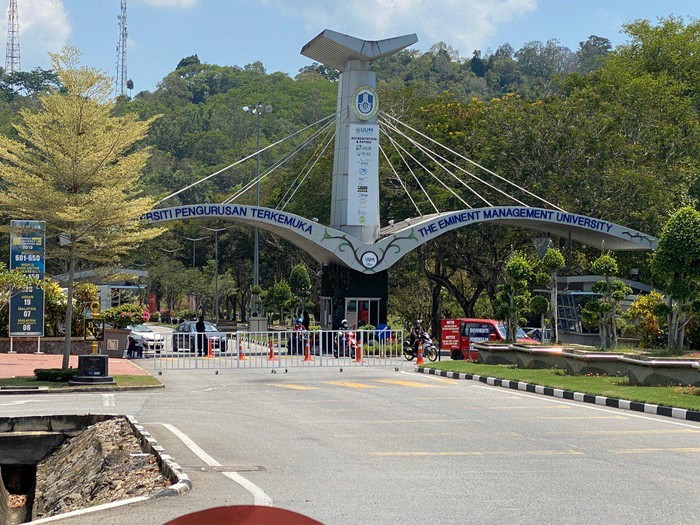 Menengok Kehidupan Mahasiswa di Malaysia yang Tertahan Lockdown Sejumlah mahasiswa yang menempuh pendidikan di Malaysia turut alami lockdown guna mencegah Corona. Seperti apa kehidupan para mahasiswa selama jalani lockdown?