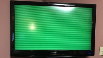 Hari pertama lockdown, TV rusak (Boredpanda)