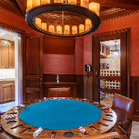 Tersedia pula ruang poker yang hadir dengan aksen kayu-kayuan yang menciptakan atmosfer hangat. (Foto: Dok. REX Real Estate via Business Insider)