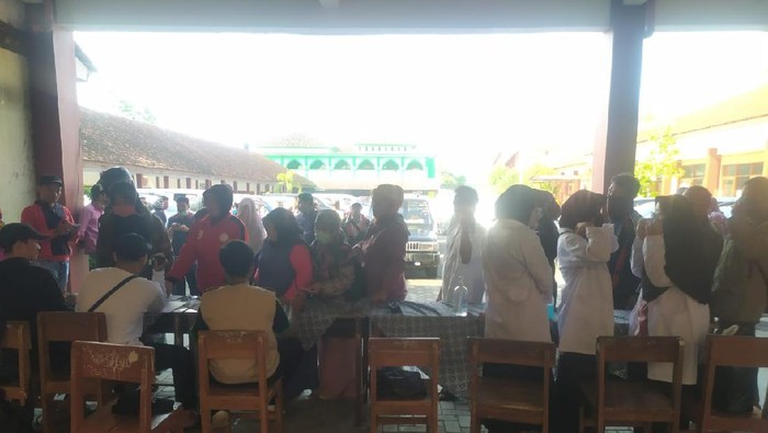 Santri pesantren di Tasik dipulangkan