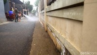 Penyemprotan disinfektan menyasar lokasi di RT 004 dan 009 yang berada di kawasan RW 09.
