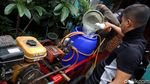Disinfeksi Mandiri Warga Cipedak Srengseng Sawah untuk Halau Corona