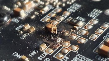 GPU laptop terbakar, nggak bisa work from home deh (Boredpanda)