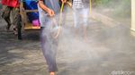 Warga Bekasi Gotong Royong Semprot Disinfektan ke Penjuru Kota
