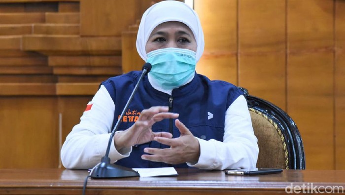 Gubernur Jawa Timur Khofifah Indar Parawansa kembali mengupdate data kasus corona di Jatim. Hingga pukul 17.00 WIB, ada 90 orang positif corona, 336 PDP dan 5.071 ODP.