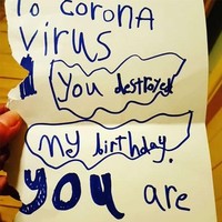 Inilah surat dari seorang anak yang tak bisa merayakan ulang tahunnya gara-gara ada virus corona. Sang anak sampai mengumpat di suratnya. (Foto: Dok. Bored Panda)