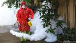 Aksi Warga Sawangan Depok Halau Nyamuk DBD Lewat Fogging