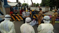 Isolasi wilayah dilakukan dengan menutup sebanyak 50 titik jalan masuk ke Kota Tegal dan hanya dibuka satu jalan yaitu jalan Proklamasi dengan pemeriksaan oleh Dinas Kesehatan sebelum memasuki wilayah kota tersebut untuk antisipasi penyebaran COVID-19.