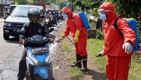 Selain melakukan penyemprotan disinfektan,  otoritas setempat juga menerapkan pembatasan kendaraan yang hendak keluar dan masuk dari maupun menuju kawasan tersebut. Hal itu dilakukan sebagai upaya pencegahan penyebaran virus Corona yang meluas di masyarakat.