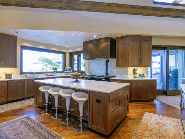 Ruang dapur yang sangat luas. Cocok buat mereka yang hobi masak dan berkumpul bersama keluarga dan teman dekat. (Foto: Dok. REX Real Estate via Business Insider)