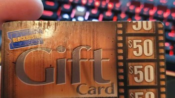 Menemukan voucher 50 dollar, tapi tempat rentalan filmnya sudah ditutup karena corona (Boredpanda)