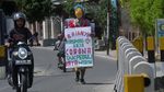 Aksi Badut Keliling Palu Ajak Warga Cegah Corona