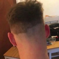 Pria ini mencoba memotong sendiri rambutnya di rumah dan berharap bisa memiliki hasil sebagus di salon. Tapi ternyata hal itu tidak semudah kelihatannya. Rambut pria ini justru jadi seperti ini. (Foto: Twitter)