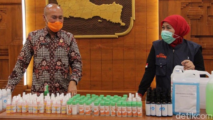 Pemprov Jatim Kerahkan SMA dan SMK Produksi Hand Sanitizer