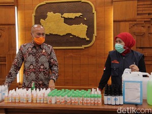 Pemprov Jatim Kerahkan SMA dan SMK Produksi Hand Sanitizer Massal