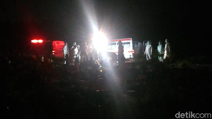 2 pdp di sidoarjo dimakamkan dalam satu liang