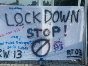Cegah Corona, Warga di Bandung Barat Pasang Spanduk Lockdown