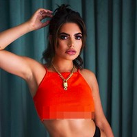 Megan Barton Honson pamer menggunakan crop top di Instagramnya. Bintang Love Island itu memang kerap pamer foto-foto menggoda di media sosialnya.  Foto: Instagram