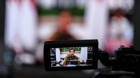 Jokowi menyebut arus mudik yang lebih cepat dari biasanya ini merupakan imbas dari berlakunya kebijakan tanggap darurat bencana di Ibu Kota. Dia memaklumi adanya pergerakan masyarakat di sektor informal karena pendapatannya turun.