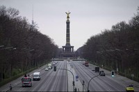 potret landmark sepi corona