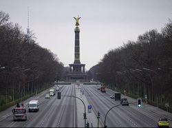 Potret Ikon Dunia Sepi Pengunjung Karena Corona