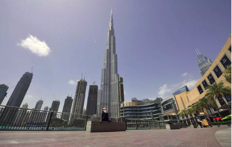 potret landmark sepi corona