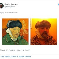 Van Gogh masih sempat melukis dirinya (self-portrait) setelah memotong kupingnya sendiri. Semoga pria di sampingnya tidak memotong kupingnya juga hanya demi meniru pelukis termahsyur itu. (Foto: Twitter)