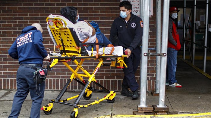 Total jumlah kematian terkait virus corona di Amerika Serikat mencapai 2.409 orang. 
Data tersebut dirilis Johns Hopkins University pada Minggu (29/3) waktu setempat.
