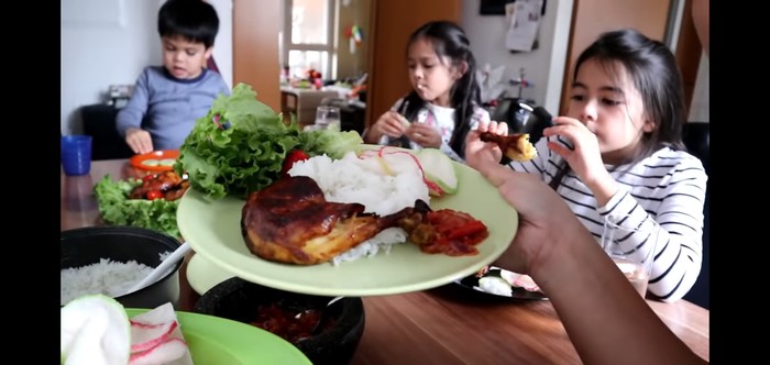 bule doyan sambal terasi bule doyan sambal terasi