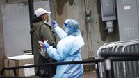 Menurut data Johns Hopkins University, sebanyak 21.333 kasus baru dilaporkan dalam sehari. Ini hampir sama dengan tambahan kasus sebanyak 21.309 kasus pada Sabtu (28/3) waktu setempat. AP Photo/Mary Altaffer.