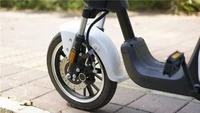 Motor ini menggunakan vleg 16 inci. Motor bertenaha 750W dipasang di roda belakang. Pengereman depan menggunakan cakram sedangkan belakang sistem tromol Foto: gizmochina