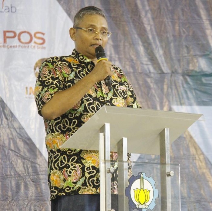 Command Centre BUMN memperkirakan, puncak pandemi virus corona bakal terjadi di minggu pertama dan kedua Mei 2020. Menanggapi hal itu, Pusat Kajian Kebijakan Publik Bisnis dan Industri Institut Teknologi Sepuluh Nopember (PKKPBI ITS) pun telah mengirimkan rekomendasi kepada Pemprov Jatim untuk segera mempersiapkan kebutuhan medis.