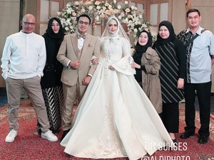 Eddies Adelia Yakinkan Diri Nikah Lagi dengan Mantan Suami setelah Umrah