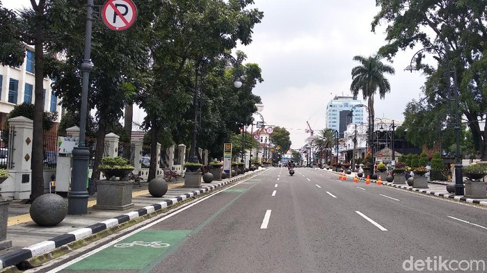 Menelusuri Jalanan di Bandung yang Sepi Imbas Virus Corona