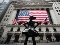 Wall Street Kebakaran, Catat Kinerja Terburuk Sejak 2022