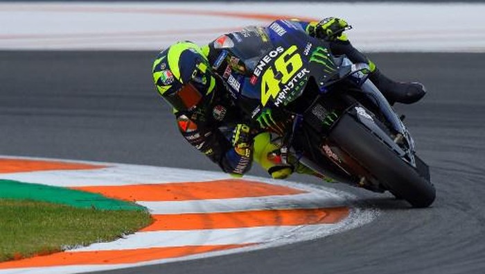 Monster Energy Yamahas Italian rider Valentino Rossi rides during the MotoGP race of the MotoGP Valencia Grand Prix at the Ricardo Tormo racetrack in Cheste near Valencia, on November 17, 2019. (Photo by JOSE JORDAN / AFP)