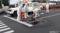 Seorang pria, DH (50), warga Desa Mejing Lor, Kecamatan Gamping, Kabupaten Sleman ditemukan meninggal di Titik Nol Kilometer Yogyakarta. Meninggalnya DH diduga karena memiliki riwayat sakit jantung dan epilepsi.