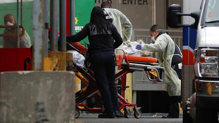 Total jumlah kematian terkait virus corona di Amerika Serikat mencapai 2.409 orang. 
Data tersebut dirilis Johns Hopkins University pada Minggu (29/3) waktu setempat.