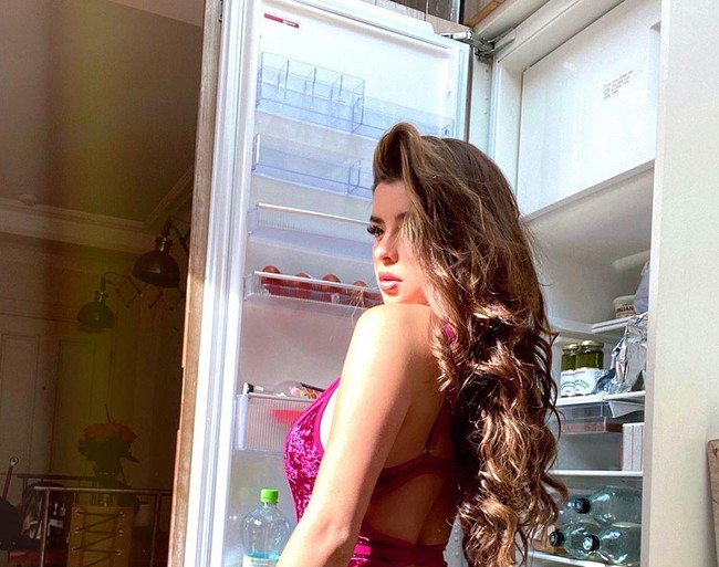 Bintang reality show Demi Rose penampilannya kerap ditunggu-tunggu penggemar prianya. Terutama di masa pandemi Corona ini, Demi tak segan-segan pamer lingerie seksi di Instagramnya. Foto: Instagram
