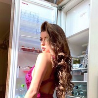 Bintang reality show Demi Rose penampilannya kerap ditunggu-tunggu penggemar prianya. Terutama di masa pandemi Corona ini, Demi tak segan-segan pamer lingerie seksi di Instagramnya. Foto: Instagram