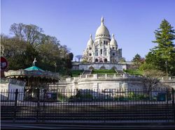 Potret Ikon Dunia Sepi Pengunjung Karena Corona