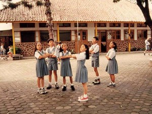 Hore! Riri Riza dan Sherina Munaf Beri Kode Sekuel Petualangan Sherina