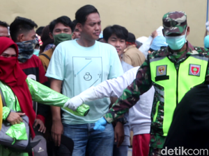Tak Bisa Kerja-Khawatir Pelabuhan Ditutup, Pemudik Mulai Tiba di Sulsel